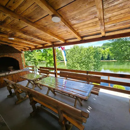 Дом отдыха Gaga Vikendica Lukovo (Bajina Basta)